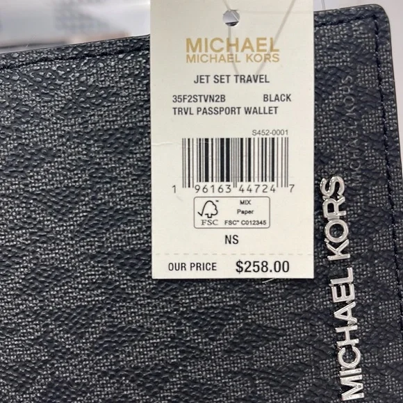 Michael Kors Jet Set Travel Passport Wallet
Black Signature/Silver-Tone Hardware - Picture 13 of 16